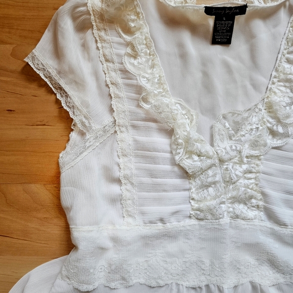 NWT Sunny Taylor Blouse White with Lace Trim and Accents - Picture 7 of 7